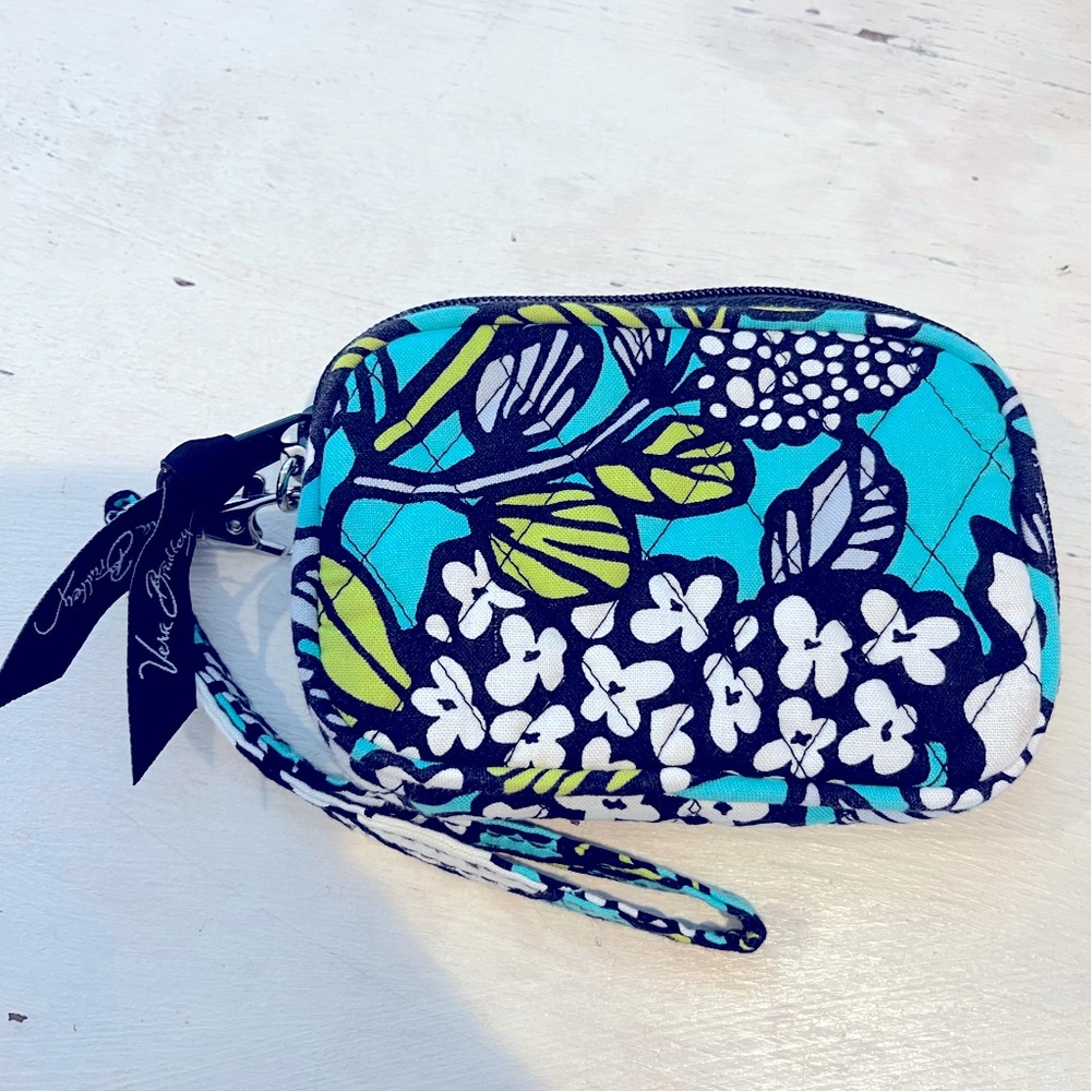 Vera Bradley wristlet. In excellent condition!